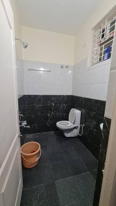 Вилла Kamalam 2 Bhk - Non Ac Коимбатур Экстерьер фото